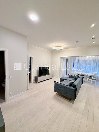 Fasādes māja, renovēta māja, slēgts pagalms, iežogota teritorija, vieta automašīnai, ieeja Rīga - foto 2