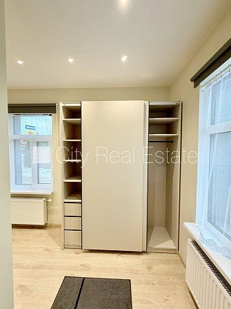 Fasādes māja, renovēta māja, slēgts pagalms, iežogota teritorija, bezmaksas stāvvieta Rīga - foto 7