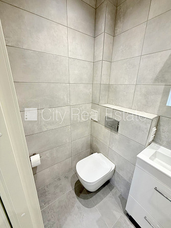 Fasādes māja, renovēta māja, slēgts pagalms, iežogota teritorija, bezmaksas stāvvieta Rīga - foto 13