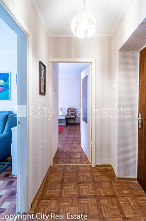 Fasādes māja, vieta automašīnai, ieeja no ielas, kāpņu telpa pēc kosmētiskā remonta, Jūrmala - foto 17