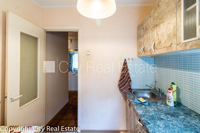 Fasādes māja, vieta automašīnai, ieeja no ielas, kāpņu telpa pēc kosmētiskā remonta, Jūrmala - foto 13