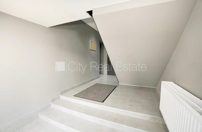 Fasādes māja, renovēta māja, slēgts pagalms, iežogota teritorija, vieta automašīnai, ieeja Rīga - foto 17