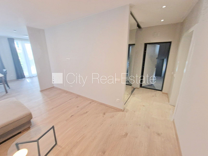 Fasādes māja, renovēta māja, slēgts pagalms, iežogota teritorija, vieta automašīnai, ieeja Rīga - foto 11