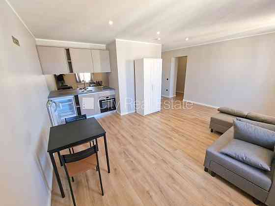 Здание во дворе, реновированный дом, закрытый двор, охраняемый двор, вход с улицы Rīga