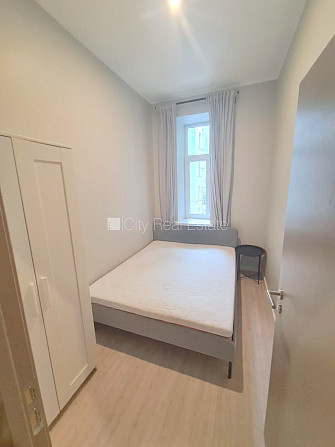 Pagalma ēka, renovēta māja, slēgts pagalms, ieeja no pagalma, kāpņu telpa pēc kapitālā Rīga - foto 3