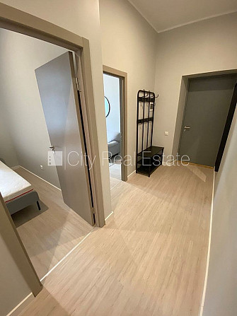 Pagalma ēka, renovēta māja, slēgts pagalms, ieeja no pagalma, kāpņu telpa pēc kapitālā Rīga - foto 5