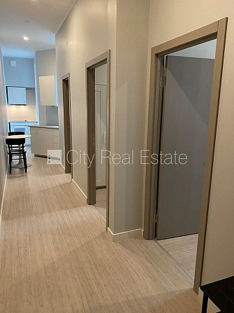 Pagalma ēka, renovēta māja, slēgts pagalms, ieeja no pagalma, kāpņu telpa pēc kapitālā Rīga - foto 4