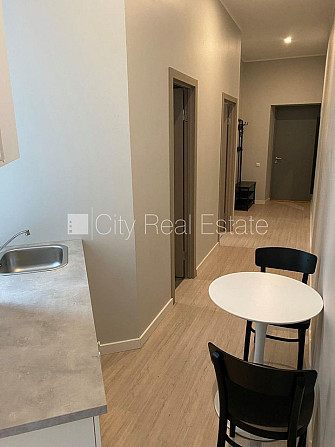 Pagalma ēka, renovēta māja, slēgts pagalms, ieeja no pagalma, kāpņu telpa pēc kapitālā Rīga - foto 10