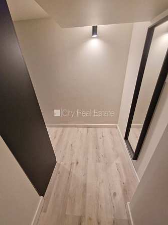 Фасадный дом, реновированный дом, закрытый двор, вход с улицы, полуподвал, Рига - изображение 20