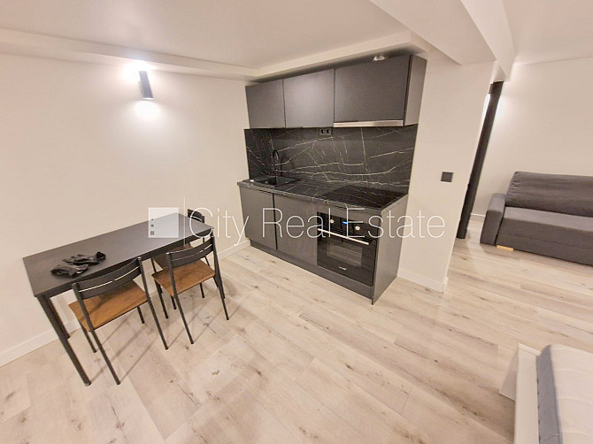 Фасадный дом, реновированный дом, закрытый двор, вход с улицы, полуподвал, Рига - изображение 10