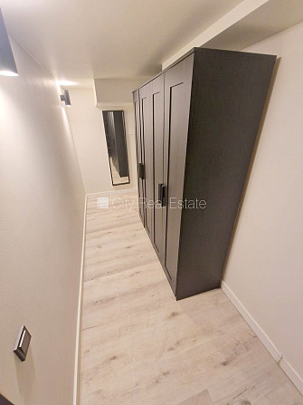 Фасадный дом, реновированный дом, закрытый двор, вход с улицы, полуподвал, Рига - изображение 19