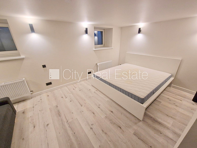 Фасадный дом, реновированный дом, закрытый двор, вход с улицы, полуподвал, Рига - изображение 13