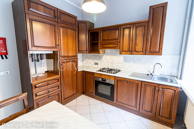 Дом во дворе, реновированный дом, апартаменты люкс, балкон, окна выходят в обе Рига - изображение 9