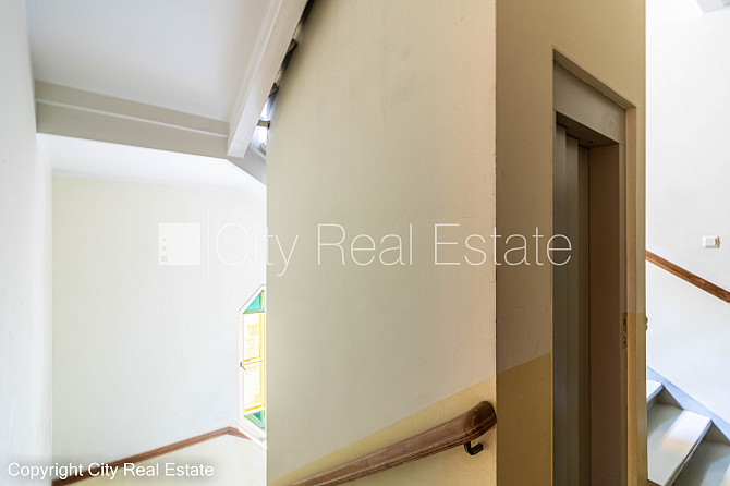 Дом во дворе, реновированный дом, апартаменты люкс, балкон, окна выходят в обе Рига - изображение 17