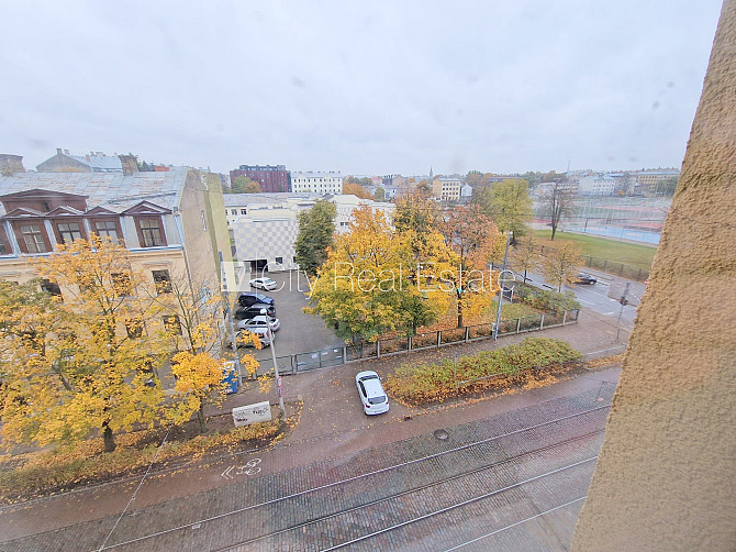 Pagalma ēka, renovēta māja, slēgts pagalms, ieeja no ielas un pagalma, kāpņu telpa pēc Rīga - foto 10