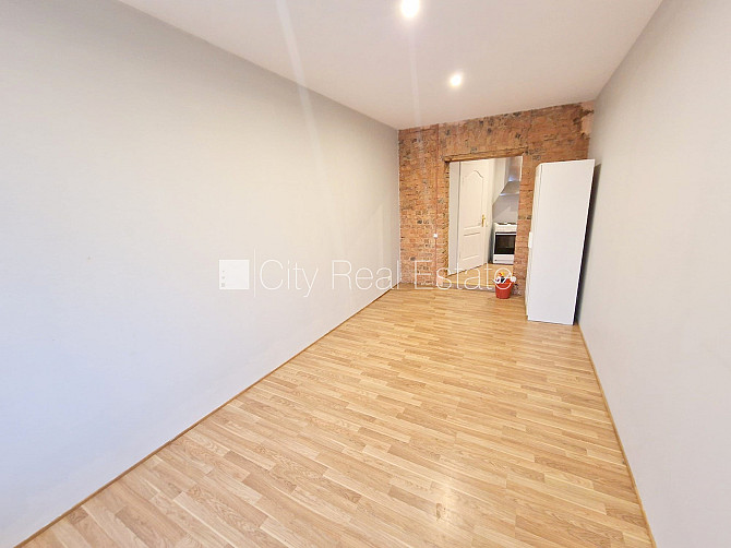 Pagalma ēka, renovēta māja, slēgts pagalms, ieeja no ielas un pagalma, kāpņu telpa pēc Rīga - foto 7