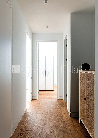 Rindu māja, jaunceltne, labiekārtota apzaļumota teritorija, teritorijas iebrauktuves vārti Rīga - foto 8