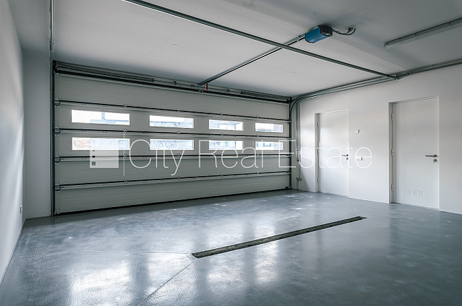 Dvīņu māja, labiekārtota apzaļumota teritorija, bruģēts piebraucamais ceļš, iežogota Rīga - foto 20