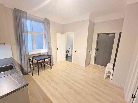 Здание во дворе, реновированный дом, закрытый двор, охраняемый двор, вход с улицы, Rīga