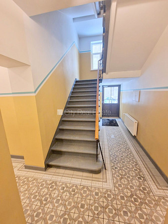 Fasādes māja, renovēta māja, iežogota teritorija, ieeja no ielas un pagalma, ir lifts, kāpņu Rīga - foto 20