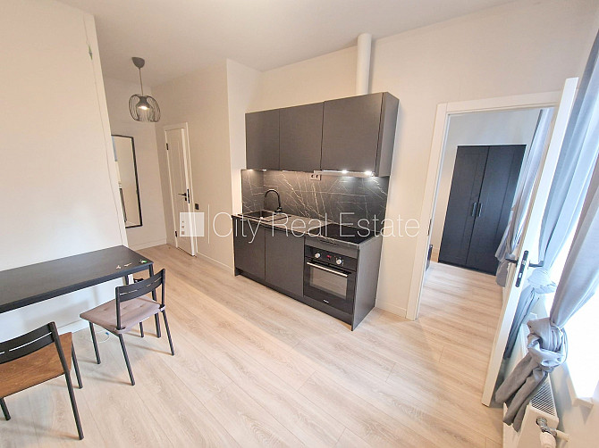 Fasādes māja, renovēta māja, iežogota teritorija, ieeja no ielas un pagalma, ir lifts, kāpņu Rīga - foto 1