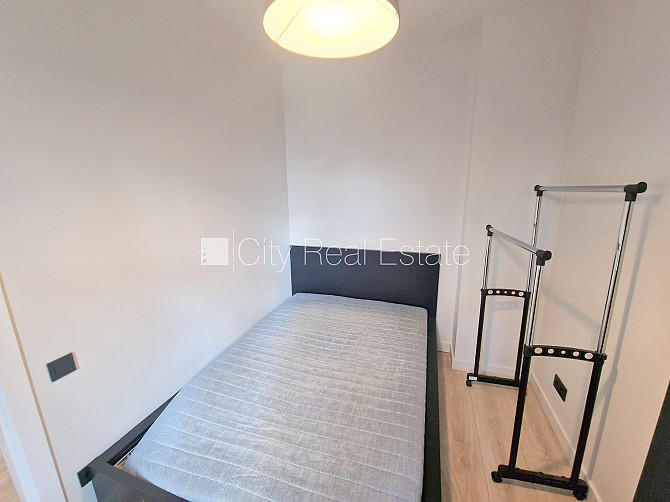 Fasādes māja, renovēta māja, iežogota teritorija, ieeja no ielas un pagalma, ir lifts, kāpņu Rīga - foto 12