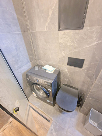 Fasādes māja, renovēta māja, iežogota teritorija, ieeja no ielas un pagalma, ir lifts, kāpņu Rīga - foto 17