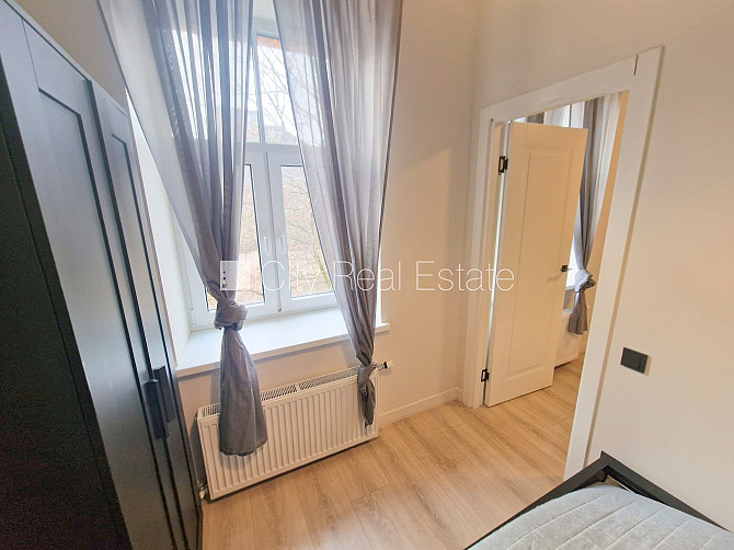 Fasādes māja, renovēta māja, iežogota teritorija, ieeja no ielas un pagalma, ir lifts, kāpņu Rīga - foto 10