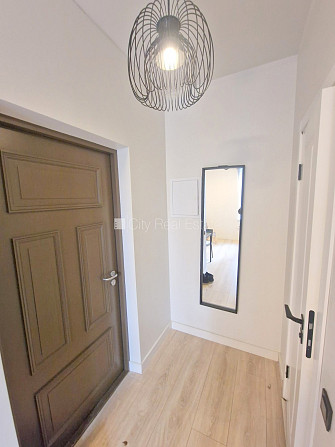 Fasādes māja, renovēta māja, iežogota teritorija, ieeja no ielas un pagalma, ir lifts, kāpņu Rīga - foto 19