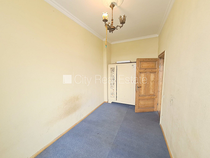 Fasādes māja, slēgts pagalms, ieeja no pagalma, logi vērsti mājas abās pusēs, guļamistabu Rīga - foto 8