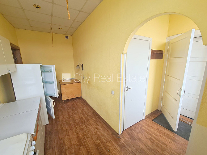 Fasādes māja, slēgts pagalms, ieeja no pagalma, logi vērsti mājas abās pusēs, guļamistabu Rīga - foto 20