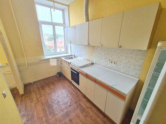 Fasādes māja, slēgts pagalms, ieeja no pagalma, logi vērsti mājas abās pusēs, guļamistabu Rīga - foto 18