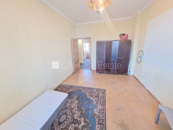 Fasādes māja, slēgts pagalms, ieeja no pagalma, logi vērsti mājas abās pusēs, guļamistabu Rīga - foto 3