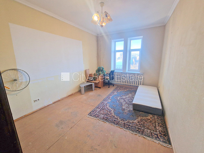 Fasādes māja, slēgts pagalms, ieeja no pagalma, logi vērsti mājas abās pusēs, guļamistabu Rīga - foto 1