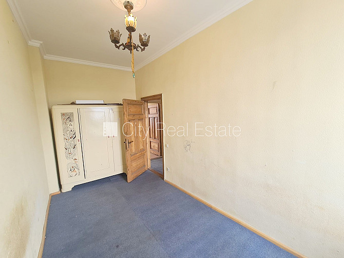 Fasādes māja, slēgts pagalms, ieeja no pagalma, logi vērsti mājas abās pusēs, guļamistabu Rīga - foto 10