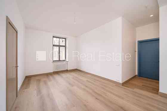 Проект - Place 4, фасадный дом, реновированный дом, лифт, лестничная клетка после Рига