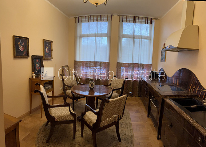 Новостройка, фасадный дом, закрытый двор, места для нескольких машин, вход с Рига - изображение 1