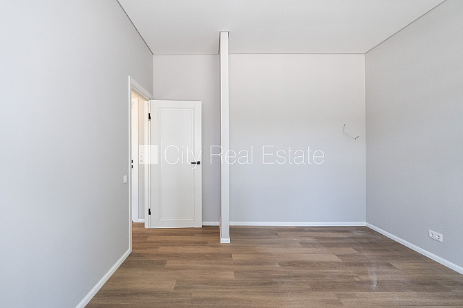 Новостройка, благоустроенная озеленённая территория, подъездная дорога покрыта Юрмала - изображение 9