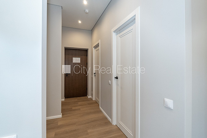 Новостройка, благоустроенная озеленённая территория, подъездная дорога покрыта Юрмала - изображение 15