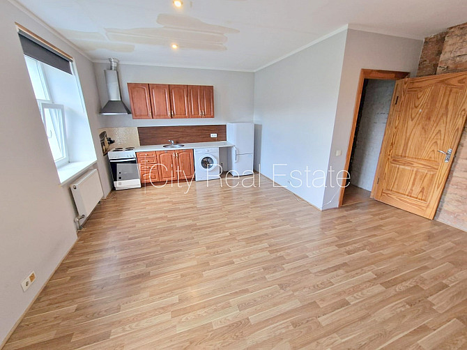 Pagalma ēka, renovēta māja, slēgts pagalms, ieeja no ielas un pagalma, kāpņu telpa pēc Rīga - foto 5