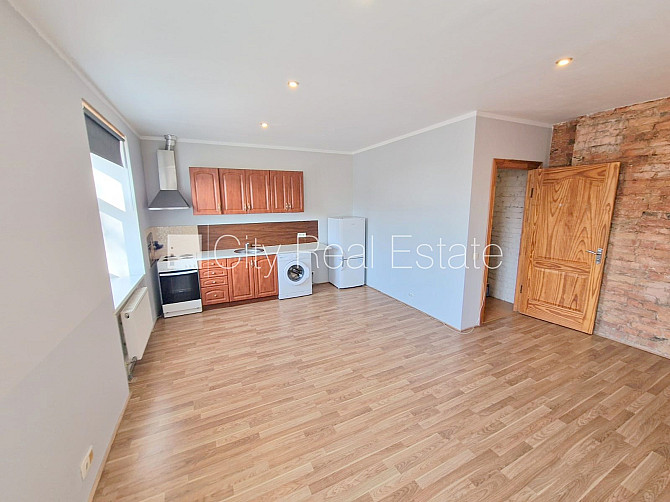 Pagalma ēka, renovēta māja, slēgts pagalms, ieeja no ielas un pagalma, kāpņu telpa pēc Rīga - foto 2