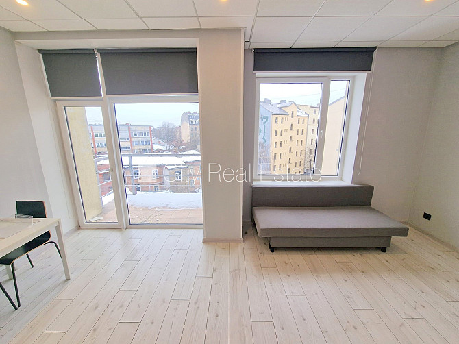 Fasādes māja, renovēta māja, ieeja no ielas, ir lifts, kāpņu telpa pēc kapitālā remonta, Rīga - foto 10