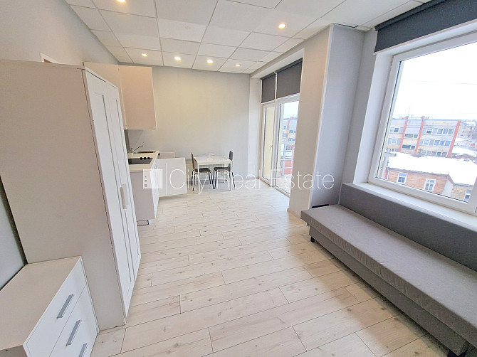 Fasādes māja, renovēta māja, ieeja no ielas, ir lifts, kāpņu telpa pēc kapitālā remonta, Rīga - foto 5