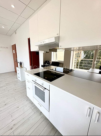 Fasādes māja, renovēta māja, ieeja no ielas, ir lifts, kāpņu telpa pēc kapitālā remonta, Rīga - foto 12