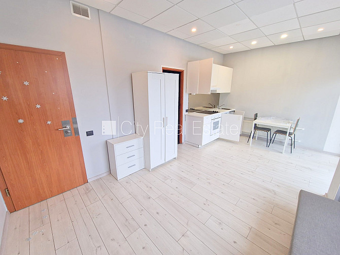 Fasādes māja, renovēta māja, ieeja no ielas, ir lifts, kāpņu telpa pēc kapitālā remonta, Rīga - foto 15