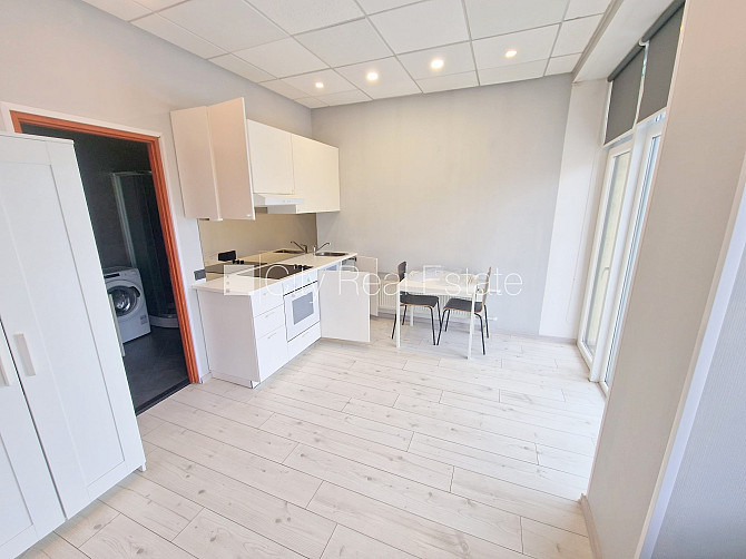 Fasādes māja, renovēta māja, ieeja no ielas, ir lifts, kāpņu telpa pēc kapitālā remonta, Rīga - foto 6