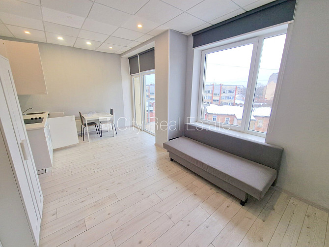 Fasādes māja, renovēta māja, ieeja no ielas, ir lifts, kāpņu telpa pēc kapitālā remonta, Rīga - foto 8