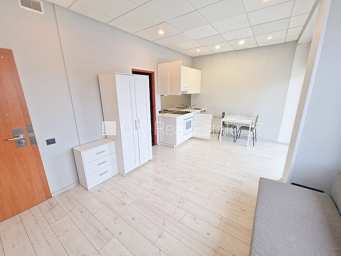 Fasādes māja, renovēta māja, ieeja no ielas, ir lifts, kāpņu telpa pēc kapitālā remonta, Rīga - foto 17