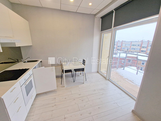 Fasādes māja, renovēta māja, ieeja no ielas, ir lifts, kāpņu telpa pēc kapitālā remonta, Rīga - foto 20