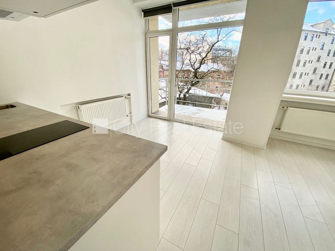 Fasādes māja, renovēta māja, ieeja no ielas, ir lifts, kāpņu telpa pēc kapitālā remonta, Rīga - foto 3